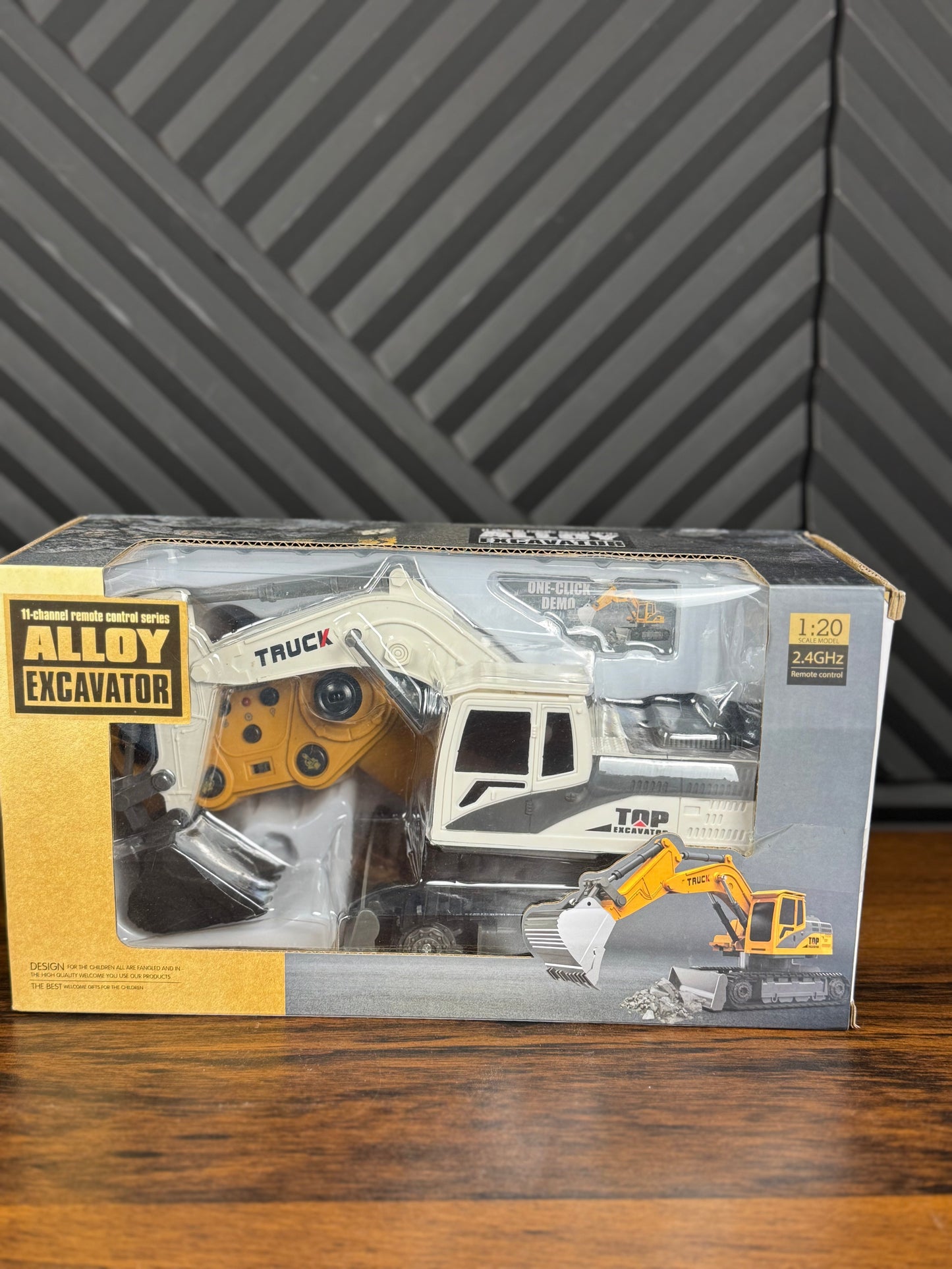 rc-excavator-toy kids toy in Pakistan | Zilonay