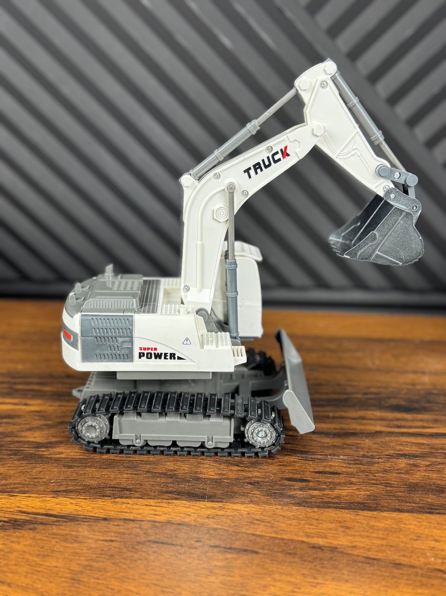 rc-excavator-toy kids toy in Pakistan | Zilonay