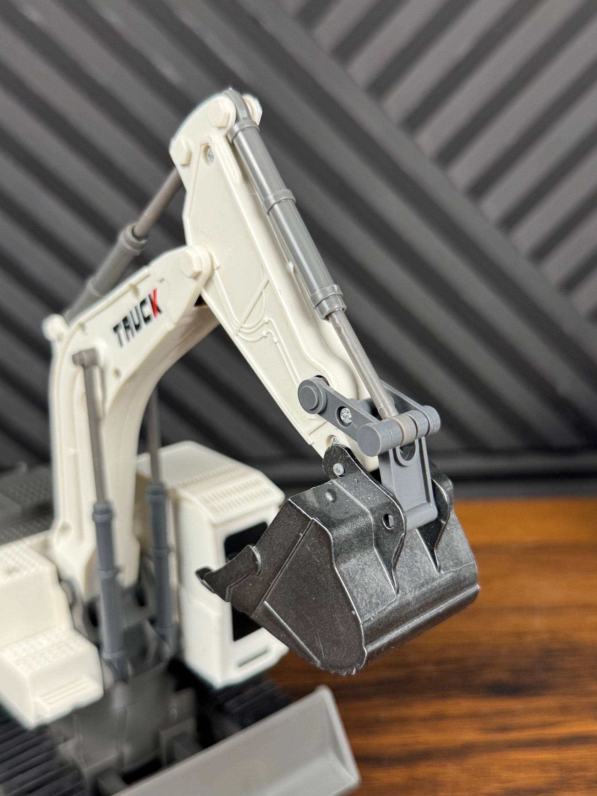 rc-excavator-toy kids toy in Pakistan | Zilonay