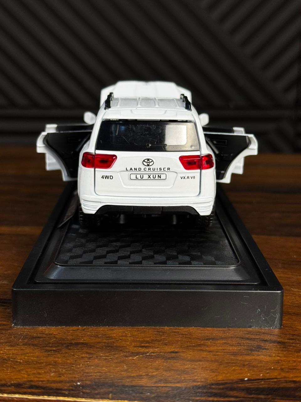land-cruiser-die-cast-model-1-28 kids toy in Pakistan | Zilonay
