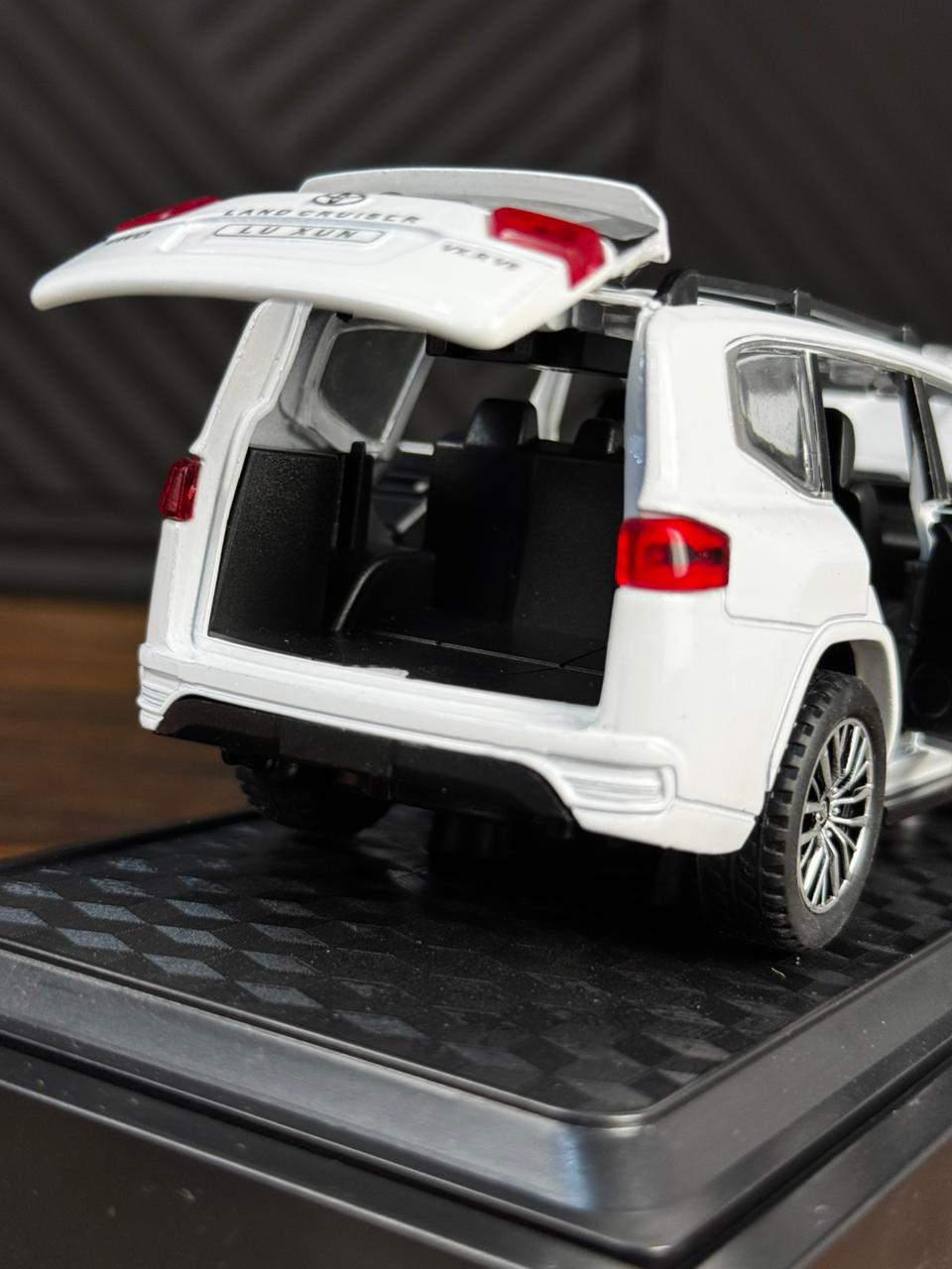 land-cruiser-die-cast-model-1-28 kids toy in Pakistan | Zilonay