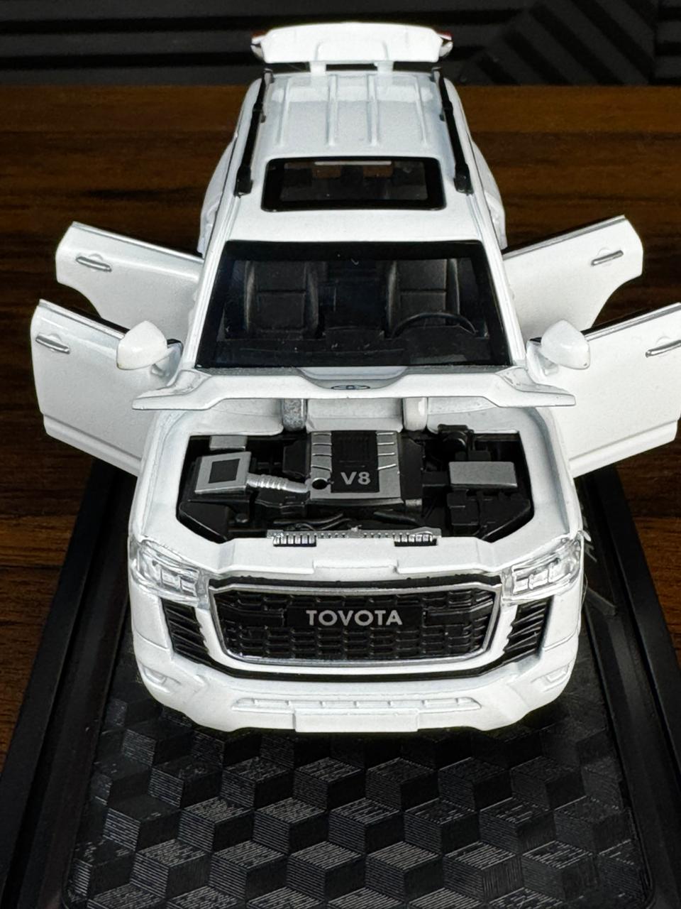 land-cruiser-die-cast-model-1-28 kids toy in Pakistan | Zilonay