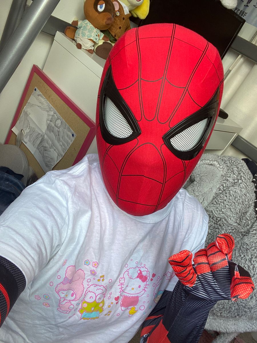 realistic-spiderman-mask-with-moving-eyes-lights kids toy in Pakistan | Zilonay